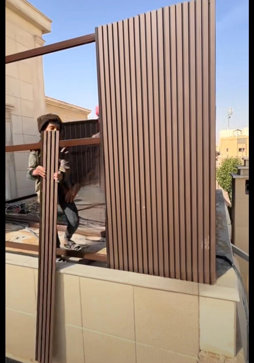سواتر بديل الخشب في حي ام الحمام الغربي : جمال الخشب ومتانة المستقبل