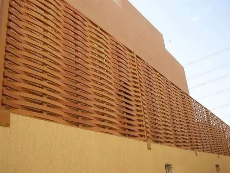 سواتر بديل الخشب في حي ام الحمام الغربي : جمال الخشب ومتانة المستقبل