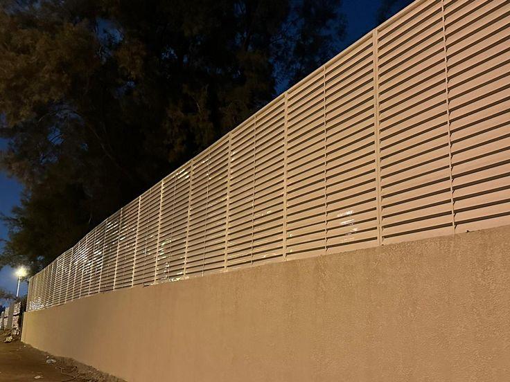 تركيب سواتر لأحواش الفلل والمنازل والاستراحات في حي لبن والخزامي بالرياض