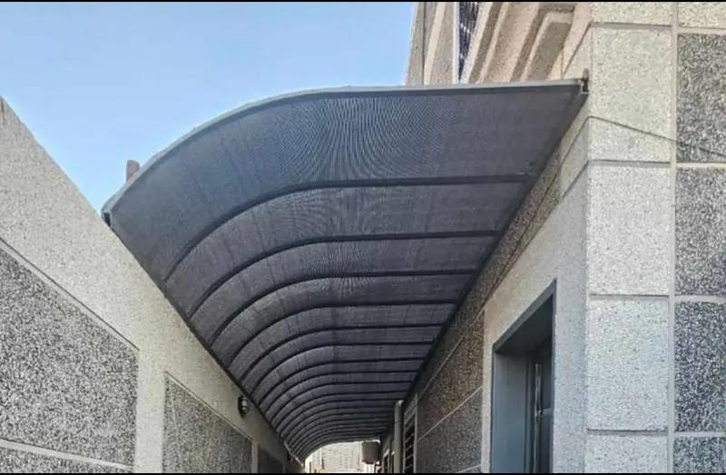 تركيب مظلات وجلسات خارجية حديثة لعام 2026حي القيروان