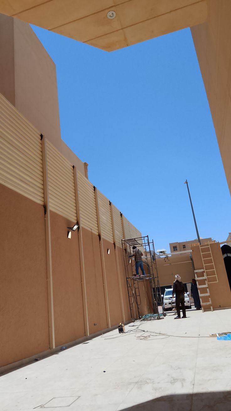 تركيب سواتر لأحواش الفلل والمنازل والاستراحات في حي لبن والخزامي بالرياض