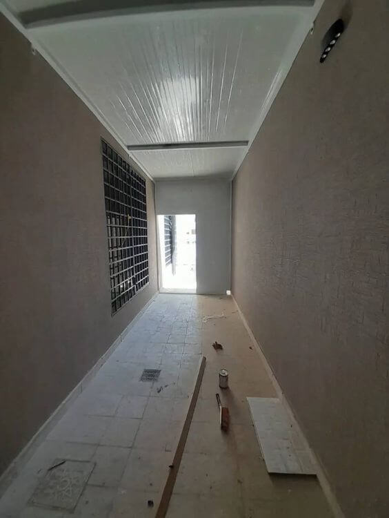 ملاحق ساندوتش بانل في مطار الملك خالد بالرياض:الدليل الشامل للتكلفة، المميزات، وطريقة التركيب 2026