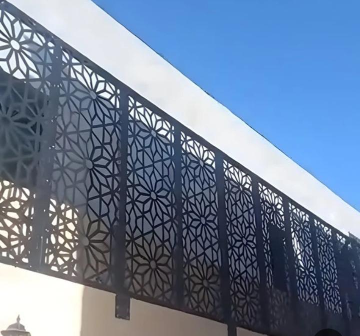 أفضل أنواع سواتر أحواش المنازل 2026حي حطين ومخرج 10،ومخرج 4| دليل الأسعار والتركيب والمميزات