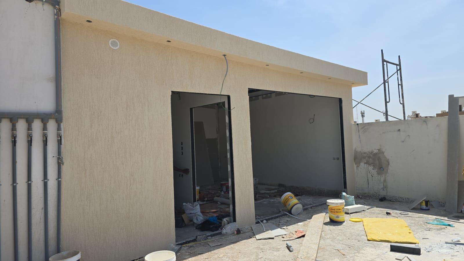 ملاحق ساندوتش بانل في مطار الملك خالد بالرياض:الدليل الشامل للتكلفة، المميزات، وطريقة التركيب 2026