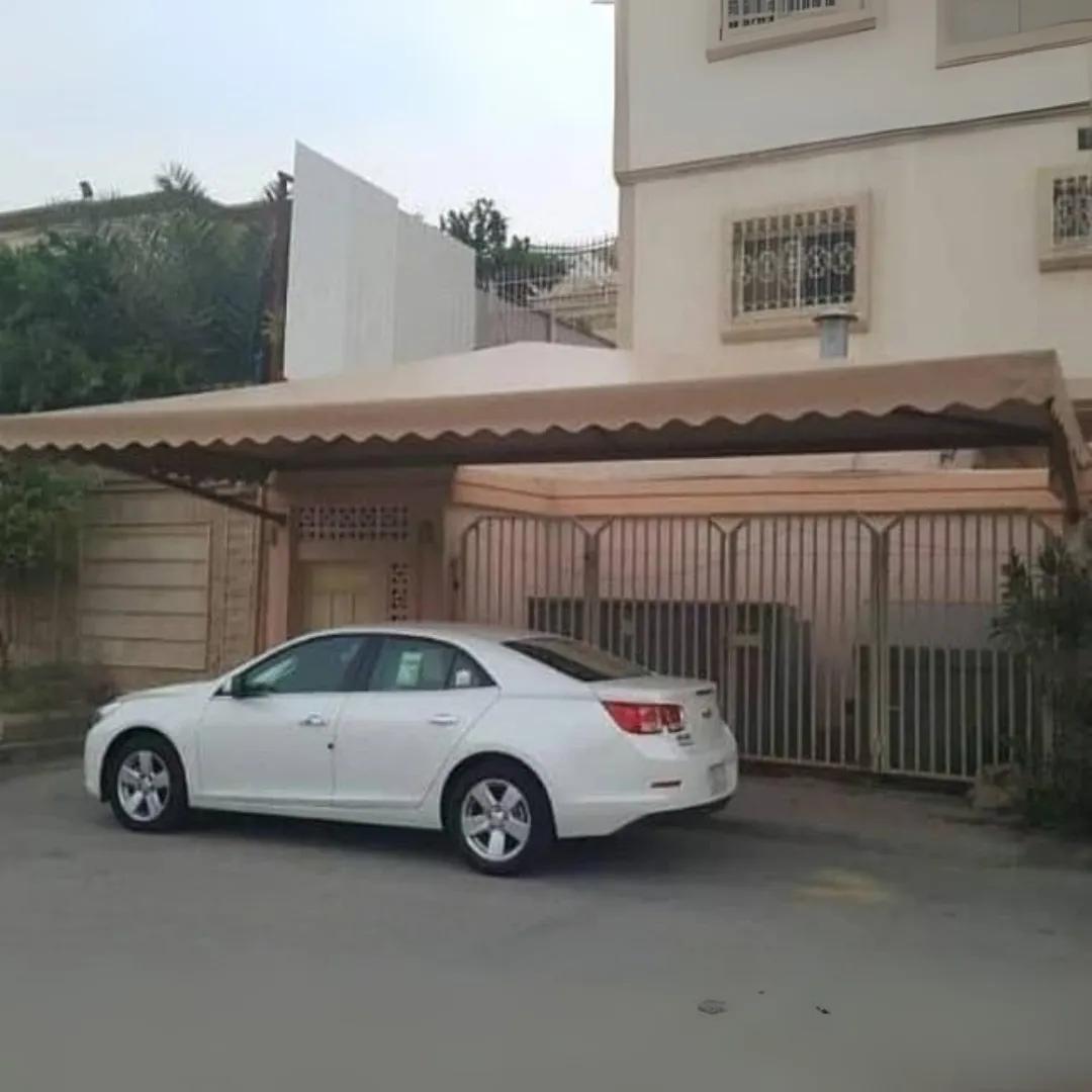 حداد ممتاز بتركيب مظلات جلد PVCبحي العزيزية والمزاحمية: الجودة والمتانة بأسلوب عصري