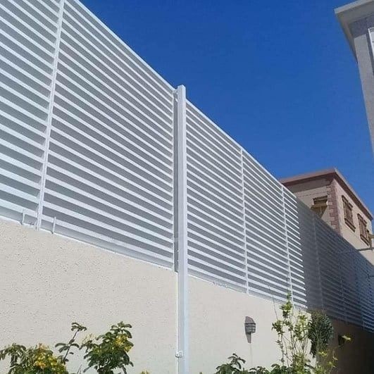 أفضل أنواع سواتر أحواش المنازل 2026حي حطين ومخرج 10،ومخرج 4| دليل الأسعار والتركيب والمميزات