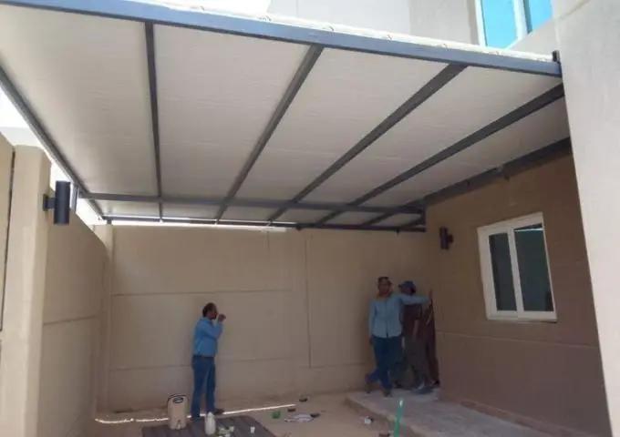 ملاحق ساندوتش بانل في مطار الملك خالد بالرياض:الدليل الشامل للتكلفة، المميزات، وطريقة التركيب 2026