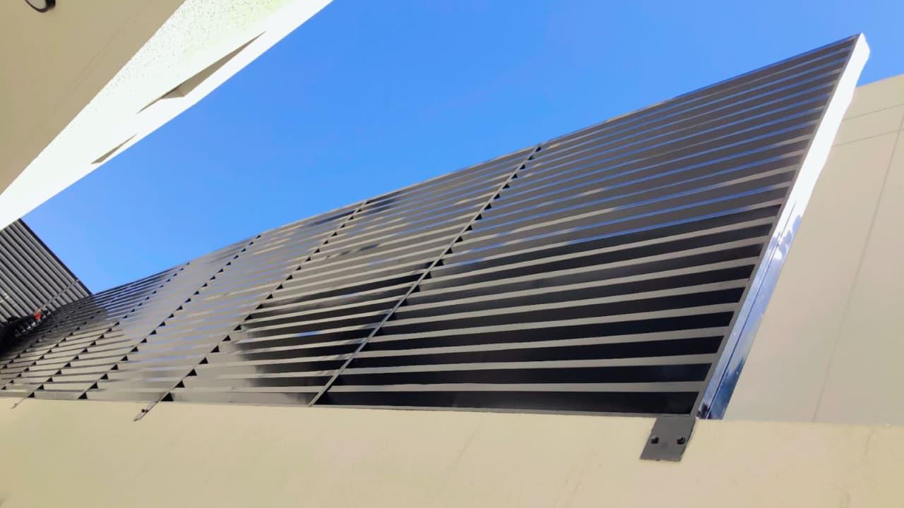 دليل لحداد تركيب مظلات وسواتر حي الرمال والملقا|بأنواع المظلات وأسعارها وأفضل الخامات