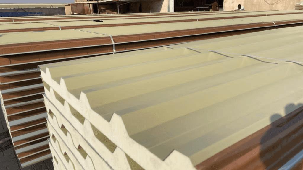 ملاحق ساندوتش بانل في مطار الملك خالد بالرياض:الدليل الشامل للتكلفة، المميزات، وطريقة التركيب 2026