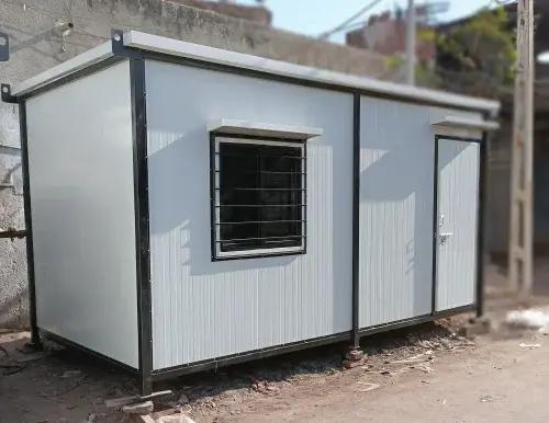 حداد متنقل لتركيب ساندوتش بنل معزول للارتدادات والملاحق في حي المروج والمعذر