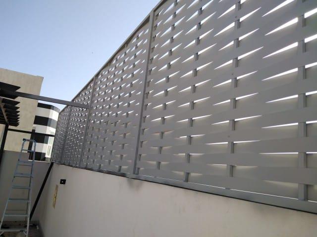 أفضل أنواع سواتر أحواش المنازل 2026حي حطين ومخرج 10،ومخرج 4| دليل الأسعار والتركيب والمميزات