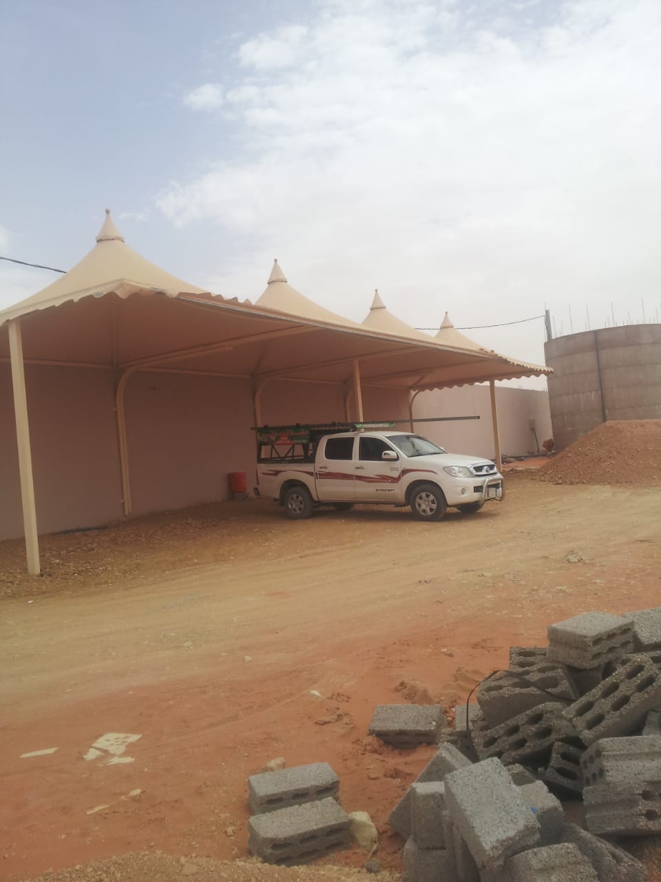 أفضل حداد لتركيب مظلات سيارات في حي حطين وحي الصحافة 2026 | دليل حماية سيارتك من الشمس والحرارة