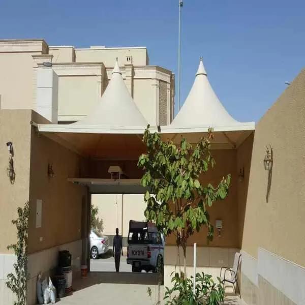 أفضل حداد لتركيب أنواع قماش مظلات خارجية ومظلات شراع حي الياسمين وحي الملقا: دليل الشراء الشامل لعام 2026