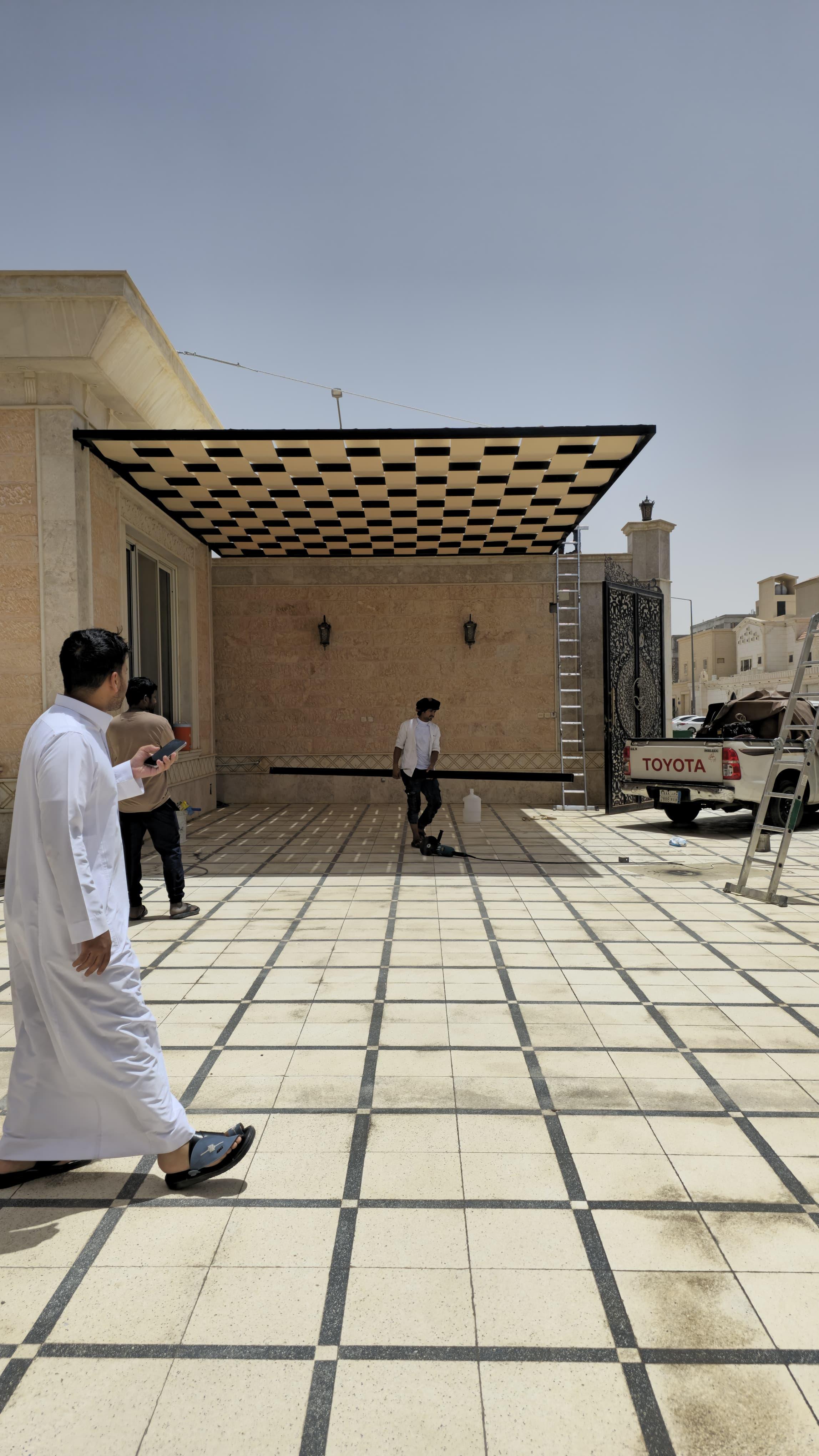 حدادمظلات مواقف سيارات في حي الصحافةوالمزاحمية: دليل شامل لأفضل الأنواع والأسعار لعام 2026