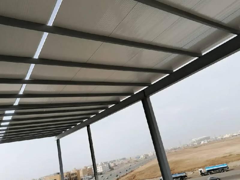 أفضل حداد لتركيب مظلات سيارات في حي حطين وحي الصحافة 2026 | دليل حماية سيارتك من الشمس والحرارة