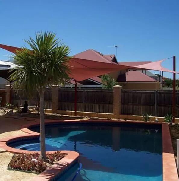 أفضل حداد لتركيب أنواع قماش مظلات خارجية ومظلات شراع حي الياسمين وحي الملقا: دليل الشراء الشامل لعام 2026