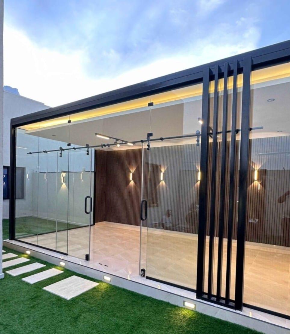 مجالس زجاجية وملاحق خارجيه فخمةفي شمال الرياض:تصاميم عصرية تجمع بين الفخامة وإطلالة الطبيعة 2026