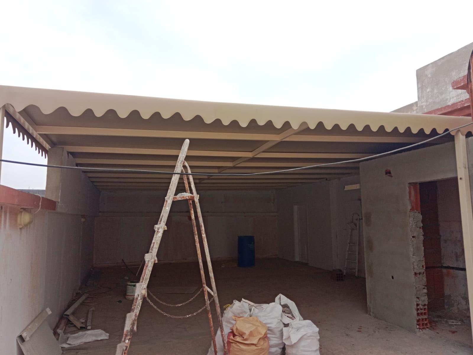 حدادمظلات مواقف سيارات في حي الصحافةوالمزاحمية: دليل شامل لأفضل الأنواع والأسعار لعام 2026