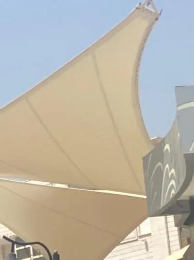 أفضل حداد لتركيب أنواع قماش مظلات خارجية ومظلات شراع حي الياسمين وحي الملقا: دليل الشراء الشامل لعام 2026