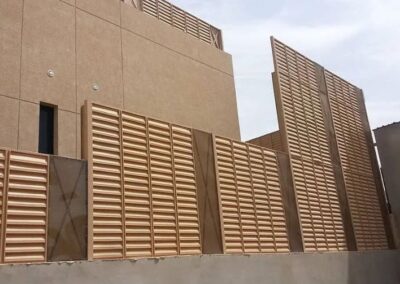 تركيب أفضل سواتر وديكورات بديل الخشب الرياض | أسعار ومميزات سواتر WPC لعام 2026