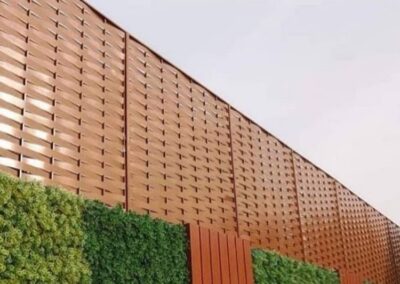 تركيب أفضل سواتر وديكورات بديل الخشب الرياض | أسعار ومميزات سواتر WPC لعام 2026